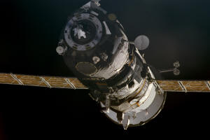 iss001-324-002[1].jpg (170411 bytes)